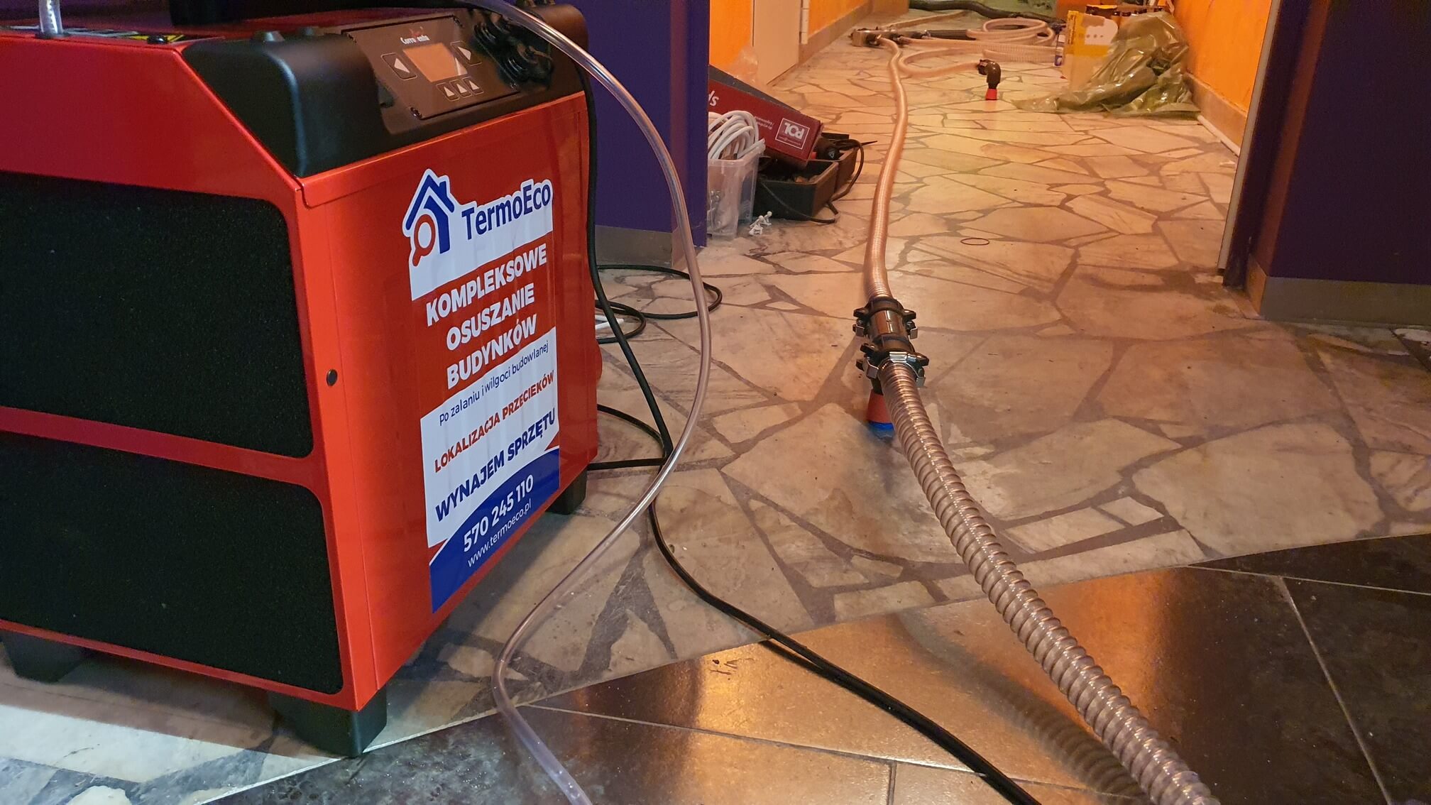 Osuszanie warstw izolacji pod posadzką