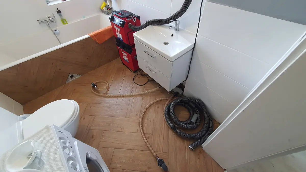 Osuszanie podposadzkowe —&nbsp;Co&nbsp;to&nbsp;jest i&nbsp;kiedy jest konieczne?